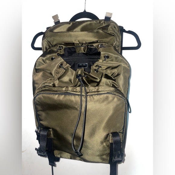 Prada Re-nylon Backpack in Green. - Picture 6 of 8